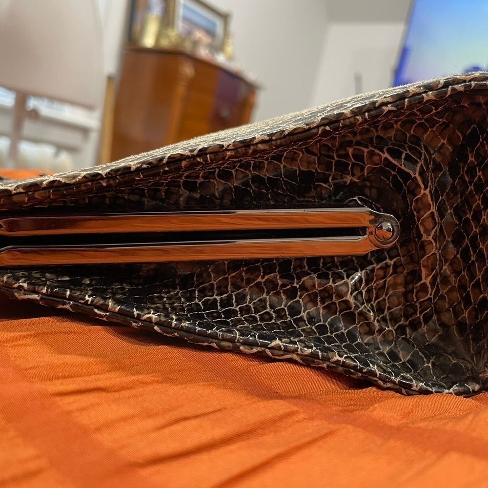 COPY - SNAKE PRINT PURSE - Picture 2 of 12